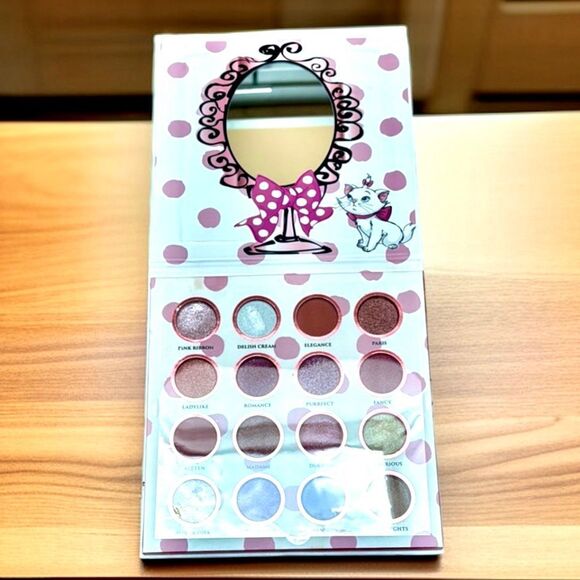 NWT Gorgeous DISNEY THE ARISTOCATS Mary White Pink Furry Cover Eyeshadow Palette - Picture 3 of 16